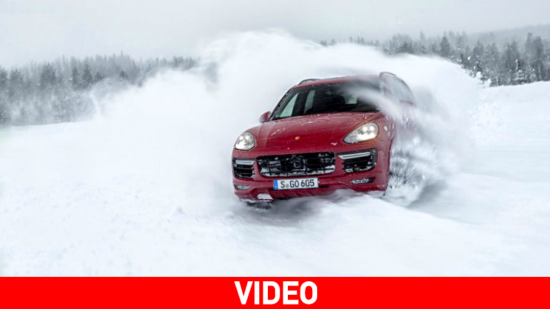 Πώς πηγαίνει μία Porsche Cayenne στο χιόνι;